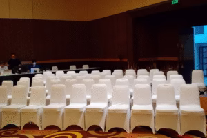 sewa kursi futura cover ketat putih